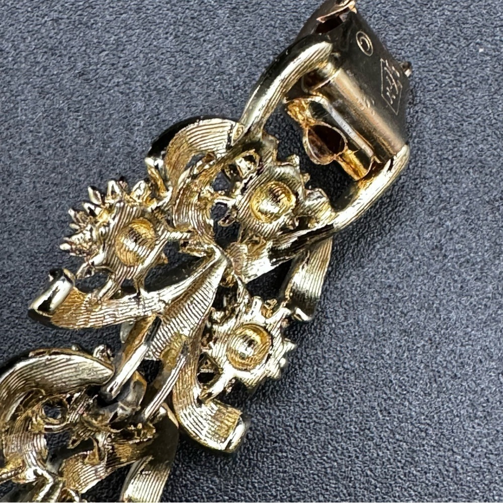 Vintage Signed Coro Pegasus Mid Century Gold Tone Ornate Textured Bracelet 7in - Picture 13 of 14
